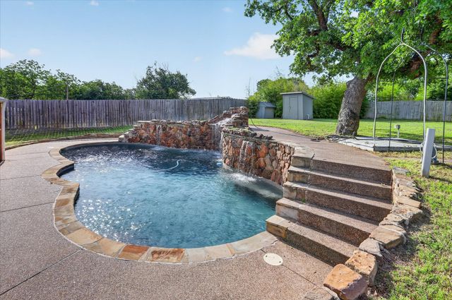 12410 Deeds Court, Azle, TX 76020
