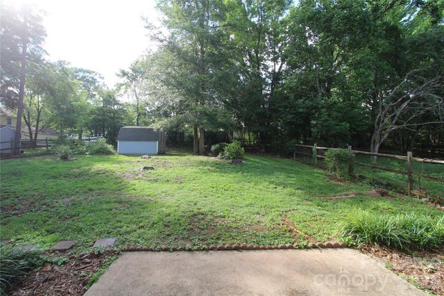 1513 Pine Mountain Road, Charlotte, NC 28214