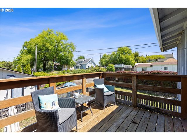 410 W JEFFERSON St, Carlton, OR 97111