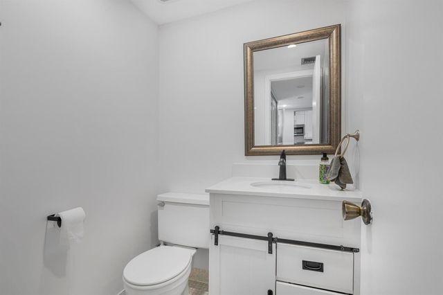 3000 NW 48th Terrace 423, Lauderdale Lakes, FL 33313