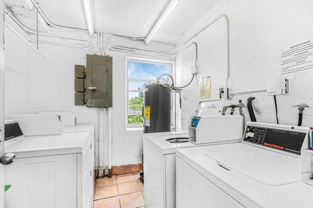 3000 NW 48th Terrace 423, Lauderdale Lakes, FL 33313