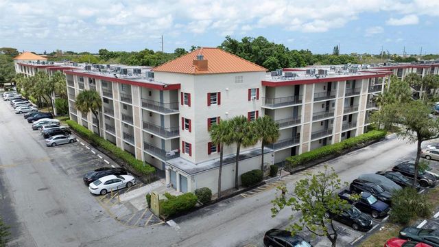3000 NW 48th Terrace 423, Lauderdale Lakes, FL 33313