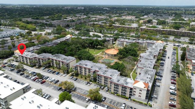 3000 NW 48th Terrace 423, Lauderdale Lakes, FL 33313