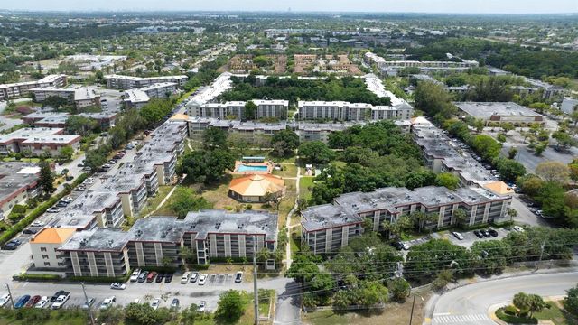 3000 NW 48th Terrace 423, Lauderdale Lakes, FL 33313