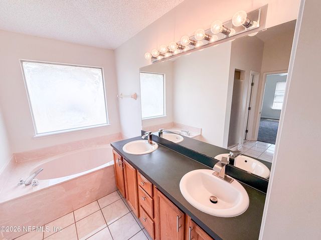 6112 WINDING BRIDGE Drive, Jacksonville, FL 32277