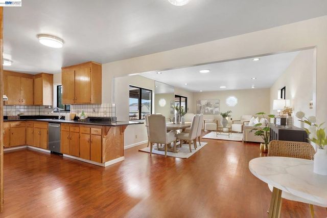 5012 Proctor Rd, Castro Valley, CA 94546