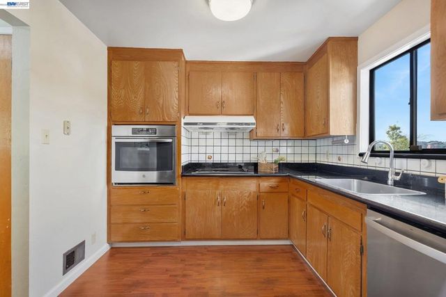 5012 Proctor Rd, Castro Valley, CA 94546