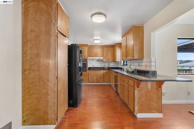 5012 Proctor Rd, Castro Valley, CA 94546