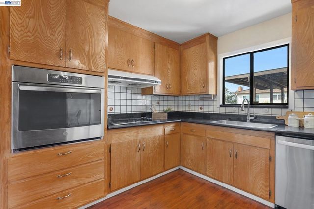 5012 Proctor Rd, Castro Valley, CA 94546
