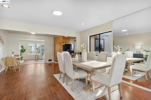 5012 Proctor Rd, Castro Valley, CA 94546
