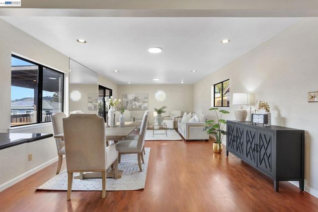 5012 Proctor Rd, Castro Valley, CA 94546