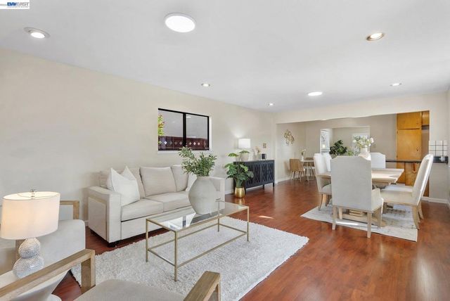 5012 Proctor Rd, Castro Valley, CA 94546