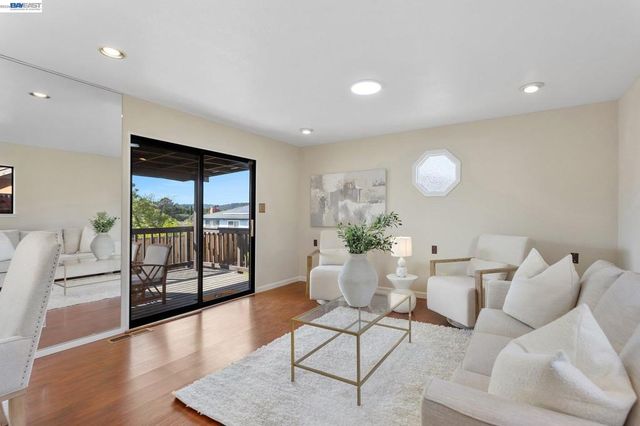 5012 Proctor Rd, Castro Valley, CA 94546