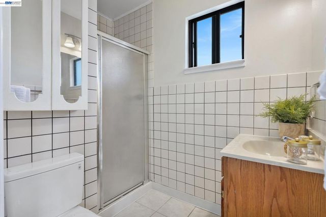 5012 Proctor Rd, Castro Valley, CA 94546