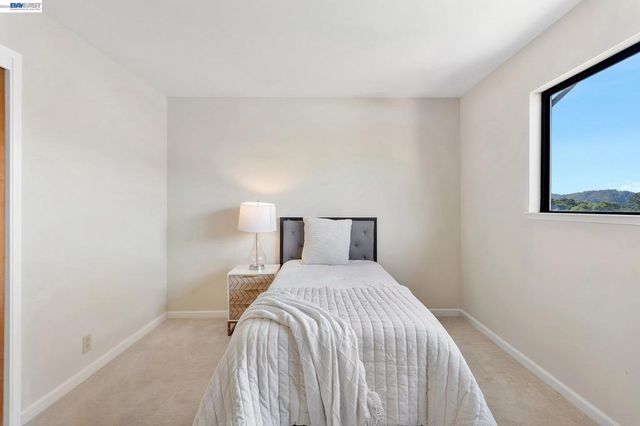 5012 Proctor Rd, Castro Valley, CA 94546