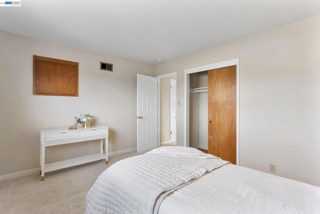 5012 Proctor Rd, Castro Valley, CA 94546