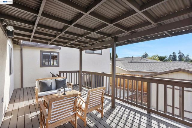 5012 Proctor Rd, Castro Valley, CA 94546