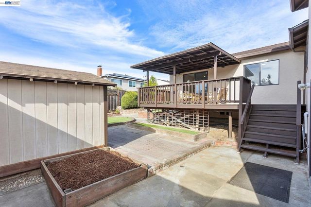 5012 Proctor Rd, Castro Valley, CA 94546