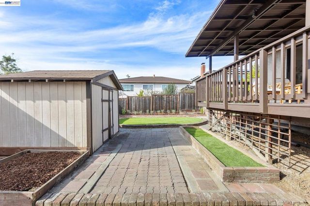 5012 Proctor Rd, Castro Valley, CA 94546
