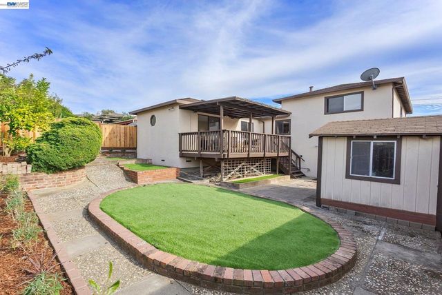5012 Proctor Rd, Castro Valley, CA 94546