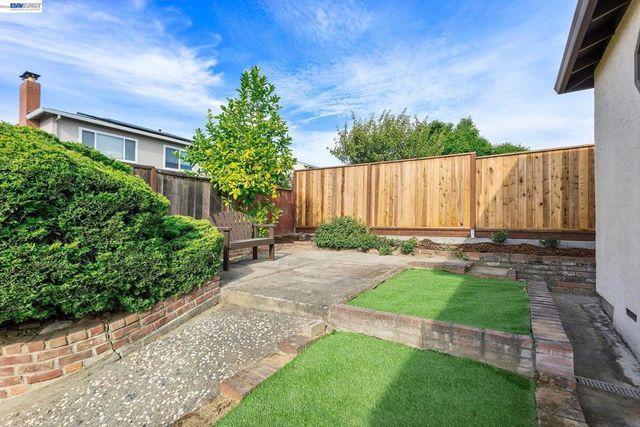 5012 Proctor Rd, Castro Valley, CA 94546