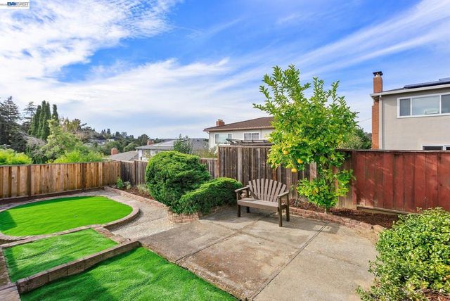 5012 Proctor Rd, Castro Valley, CA 94546