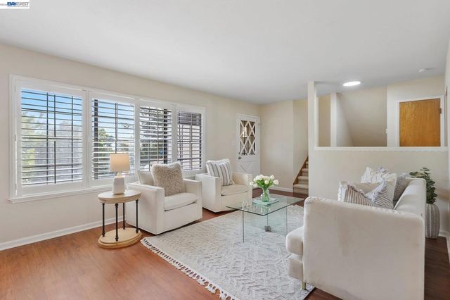 5012 Proctor Rd, Castro Valley, CA 94546