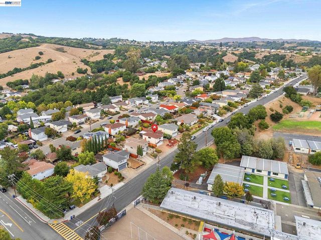 5012 Proctor Rd, Castro Valley, CA 94546