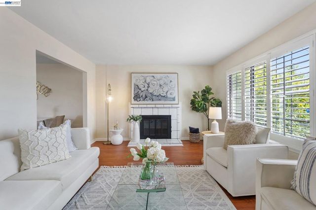 5012 Proctor Rd, Castro Valley, CA 94546