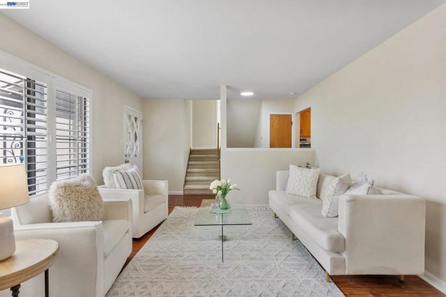 5012 Proctor Rd, Castro Valley, CA 94546