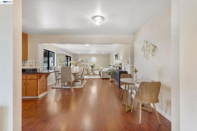 5012 Proctor Rd, Castro Valley, CA 94546