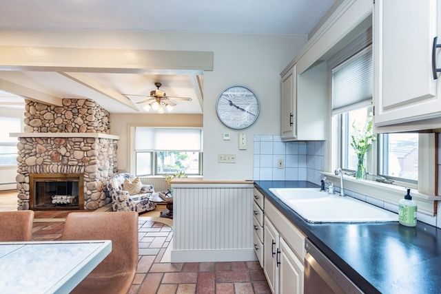 24 Pond Street 1, Marblehead, MA 01945