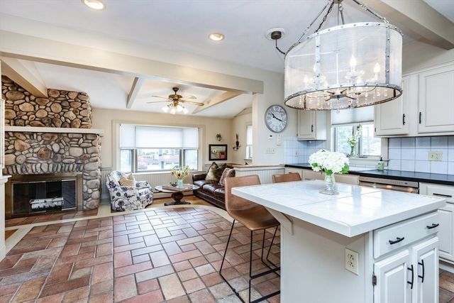 24 Pond Street 1, Marblehead, MA 01945