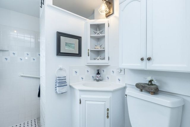 24 Pond Street 1, Marblehead, MA 01945
