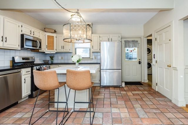 24 Pond Street 1, Marblehead, MA 01945
