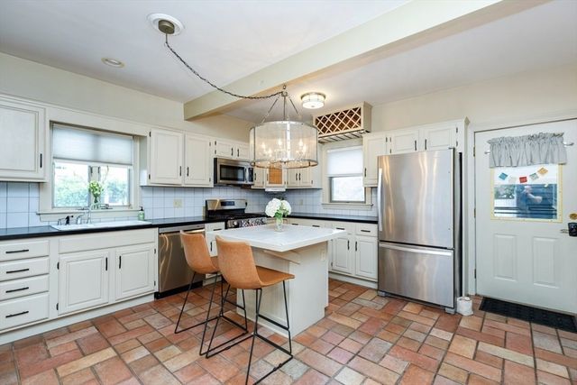 24 Pond Street 1, Marblehead, MA 01945