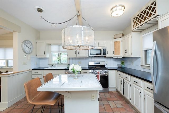 24 Pond Street 1, Marblehead, MA 01945