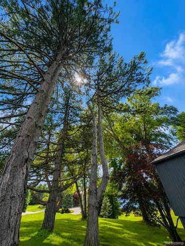 2501 Doleman Drive, West Bloomfield, MI 48324