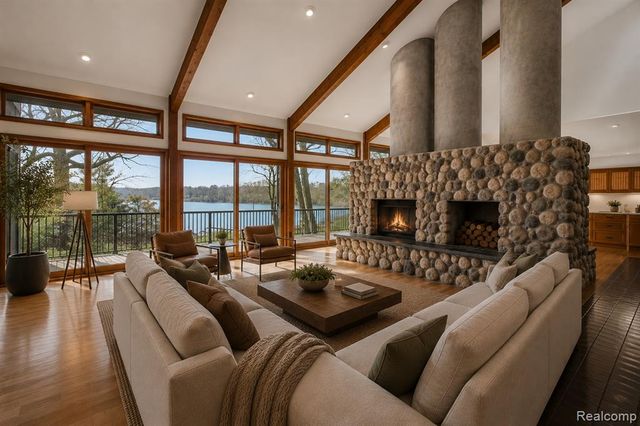 2501 Doleman Drive, West Bloomfield, MI 48324