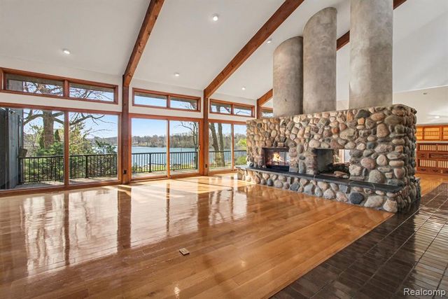2501 Doleman Drive, West Bloomfield, MI 48324