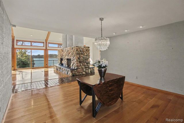 2501 Doleman Drive, West Bloomfield, MI 48324