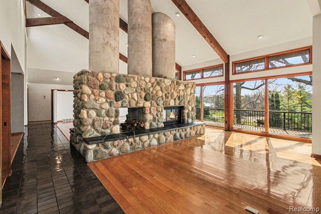 2501 Doleman Drive, West Bloomfield, MI 48324