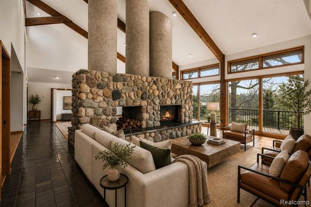 2501 Doleman Drive, West Bloomfield, MI 48324