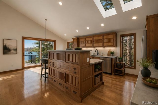 2501 Doleman Drive, West Bloomfield, MI 48324