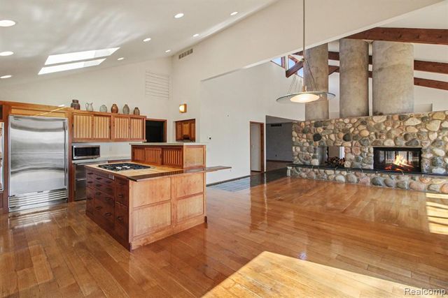 2501 Doleman Drive, West Bloomfield, MI 48324