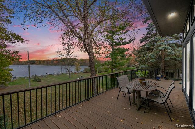 2501 Doleman Drive, West Bloomfield, MI 48324