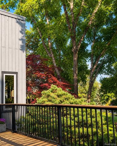 2501 Doleman Drive, West Bloomfield, MI 48324