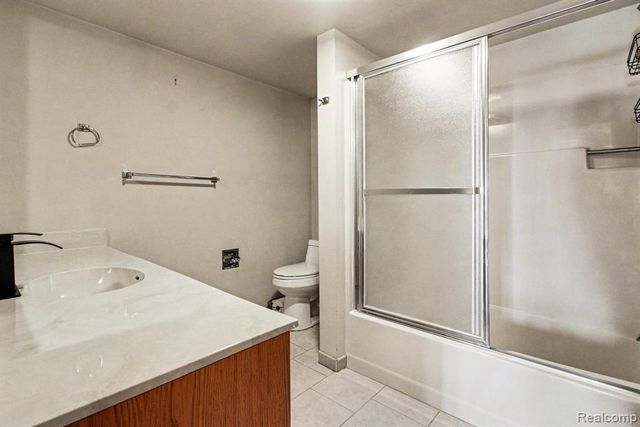 2501 Doleman Drive, West Bloomfield, MI 48324