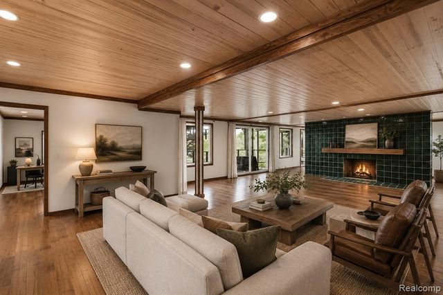 2501 Doleman Drive, West Bloomfield, MI 48324