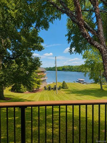 2501 Doleman Drive, West Bloomfield, MI 48324